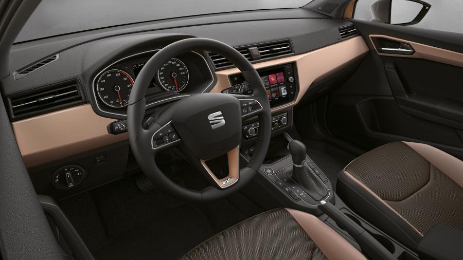 Интерьер Seat Ibiza 2017 года  (WW) (фото 5 из 40)